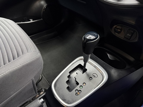 1.5 VVT-i Icon Tech Hatchback 5dr Petrol CVT Euro 6 (111 ps)