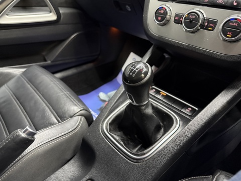 2.0 TDI BlueMotion Tech R-Line Hatchback 3dr Diesel Manual Euro 5 (s/s) (Leather, Nav) (140 ps)