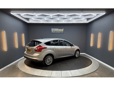 1.6 Zetec Hatchback 5dr Petrol Manual Euro 5 (125 ps)