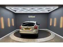 Ford Focus 1.6 Zetec Hatchback 5dr Petrol Manual Euro 5 (125 ps) 