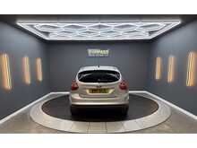 Ford Focus 1.6 Zetec Hatchback 5dr Petrol Manual Euro 5 (125 ps) 