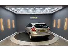 Ford Focus 1.6 Zetec Hatchback 5dr Petrol Manual Euro 5 (125 ps) 