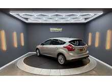 Ford Focus 1.6 Zetec Hatchback 5dr Petrol Manual Euro 5 (125 ps) 