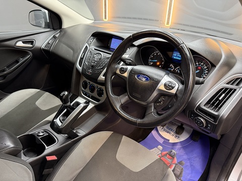 1.6 Zetec Hatchback 5dr Petrol Manual Euro 5 (125 ps)