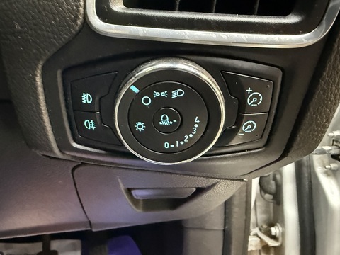 1.6 Zetec Hatchback 5dr Petrol Manual Euro 5 (125 ps)