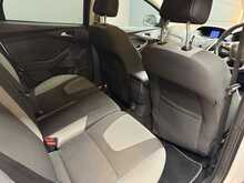 Ford Focus 1.6 Zetec Hatchback 5dr Petrol Manual Euro 5 (125 ps) 