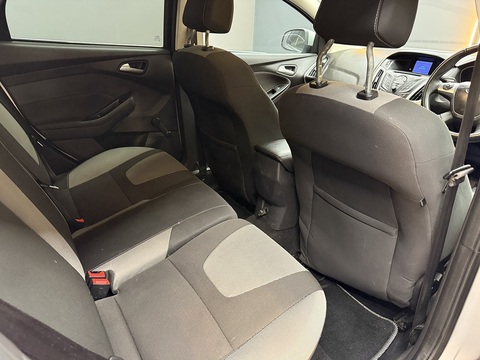 1.6 Zetec Hatchback 5dr Petrol Manual Euro 5 (125 ps)