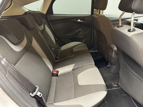 1.6 Zetec Hatchback 5dr Petrol Manual Euro 5 (125 ps)