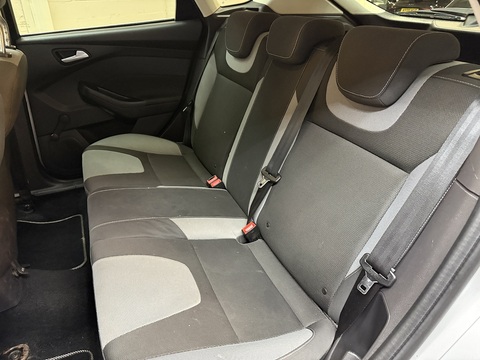 1.6 Zetec Hatchback 5dr Petrol Manual Euro 5 (125 ps)
