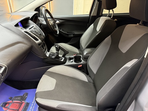 1.6 Zetec Hatchback 5dr Petrol Manual Euro 5 (125 ps)