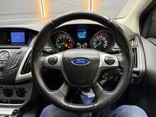 Ford Focus 1.6 Zetec Hatchback 5dr Petrol Manual Euro 5 (125 ps) 