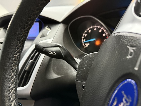 1.6 Zetec Hatchback 5dr Petrol Manual Euro 5 (125 ps)