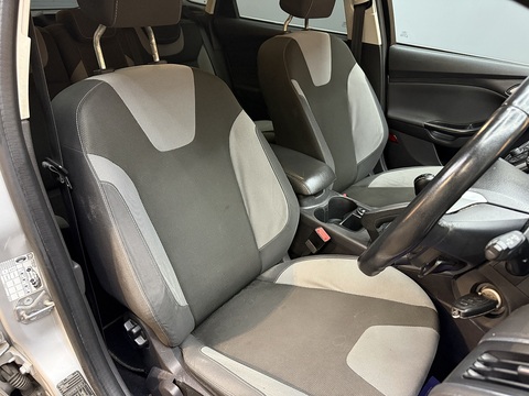 1.6 Zetec Hatchback 5dr Petrol Manual Euro 5 (125 ps)
