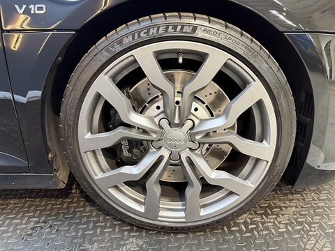 5.2 FSI V10 Coupe 2dr Petrol R Tronic quattro Euro 5 (525 ps)