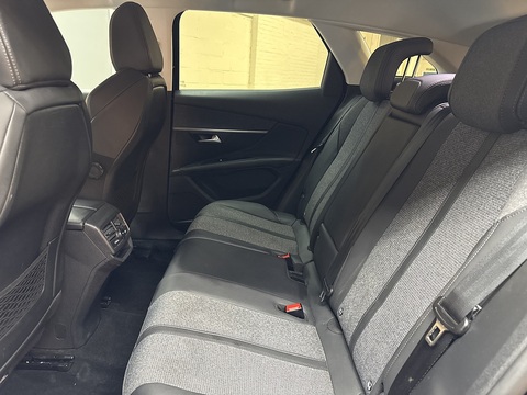 1.5 BlueHDi Allure SUV 5dr Diesel EAT Euro 6 (s/s) (130 ps)