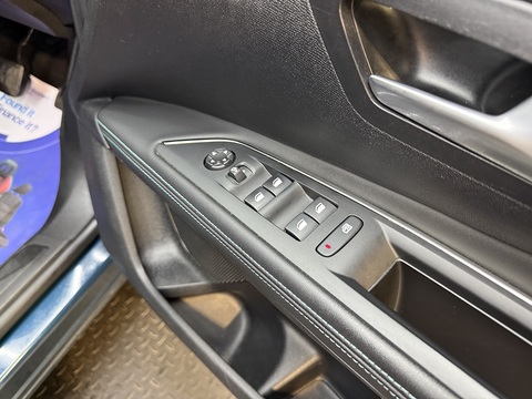 1.5 BlueHDi Allure Premium SUV 5dr Diesel EAT Euro 6 (s/s) (130 ps)