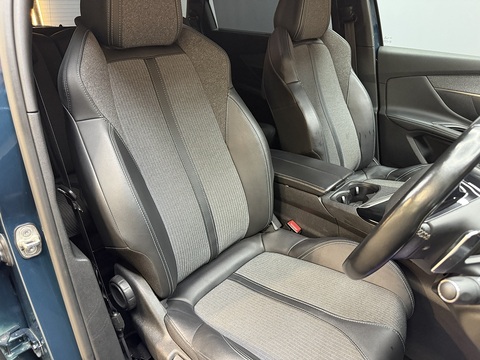 1.5 BlueHDi Allure Premium SUV 5dr Diesel EAT Euro 6 (s/s) (130 ps)