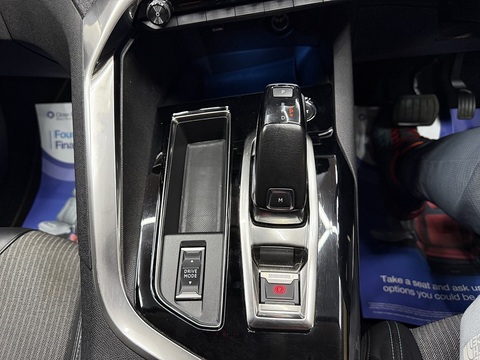 1.5 BlueHDi Allure Premium SUV 5dr Diesel EAT Euro 6 (s/s) (130 ps)