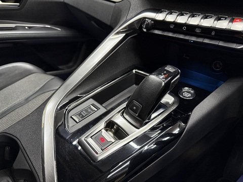 1.5 BlueHDi Allure Premium SUV 5dr Diesel EAT Euro 6 (s/s) (130 ps)