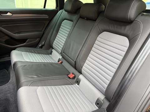2.0 TDI R-Line Estate 5dr Diesel DSG Euro 6 (s/s) (150 ps)