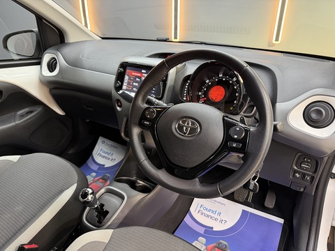 1.0 VVT-i x-trend Hatchback 5dr Petrol x-shift Euro 6 (Safety Sense) (71 ps)