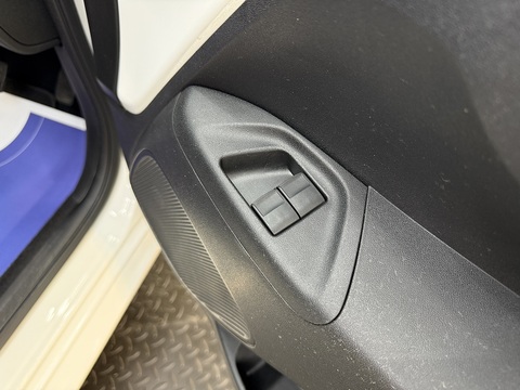 1.0 VVT-i x-trend Hatchback 5dr Petrol x-shift Euro 6 (Safety Sense) (71 ps)