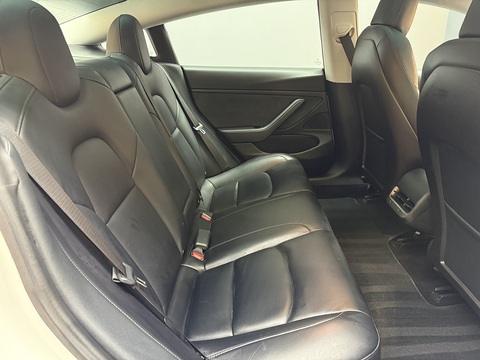 (Dual Motor) Performance Saloon 4dr Electric Auto 4WDE (Performance Upgrade) (449 bhp)