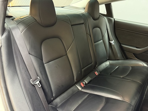 (Dual Motor) Performance Saloon 4dr Electric Auto 4WDE (Performance Upgrade) (449 bhp)
