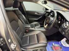 Mercedes-Benz GLA 2.1 GLA200d SE (Executive) SUV 5dr Diesel 7G-DCT Euro 6 (s/s) (136 ps) 