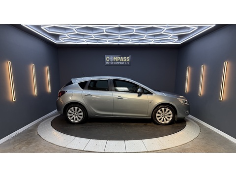 1.6 16v SE Hatchback 5dr Petrol Manual Euro 5 (115 ps)