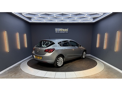 1.6 16v SE Hatchback 5dr Petrol Manual Euro 5 (115 ps)