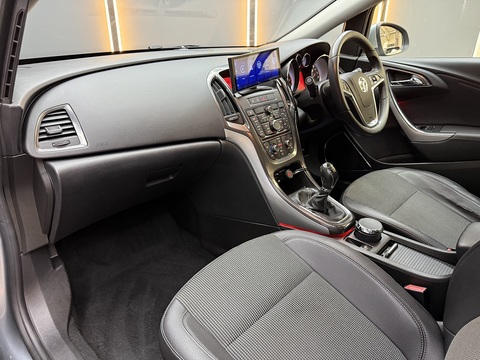 1.6 16v SE Hatchback 5dr Petrol Manual Euro 5 (115 ps)