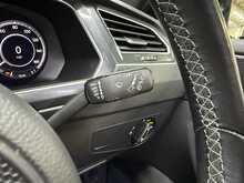 Volkswagen Tiguan 2.0 TDI R-Line SUV 5dr Diesel DSG 4Motion Euro 6 (s/s) (150 ps) 
