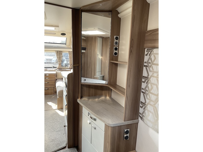 Swift Elegance 645 - U4