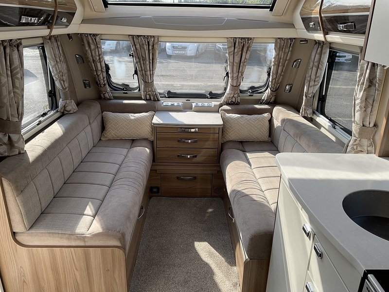 Swift Elegance 645 - U4