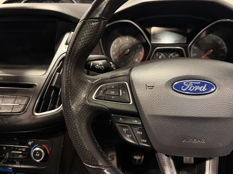 Ford Focus 2.3T EcoBoost RS Hatchback 5dr Petrol Manual AWD Euro 6 (s/s) (350 ps) - U192