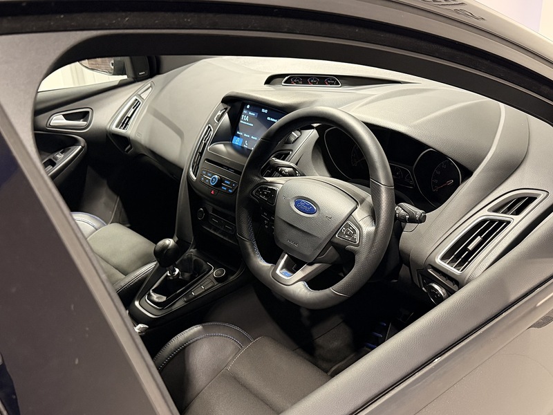 Ford Focus 2.3T EcoBoost RS Hatchback 5dr Petrol Manual AWD Euro 6 (s/s) (350 ps) - U203