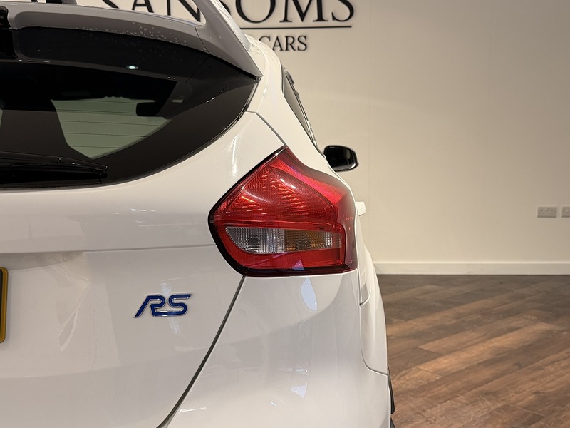 Ford Focus 2.3T EcoBoost RS Hatchback 5dr Petrol Manual AWD Euro 6 (s/s) (350 ps) - U222