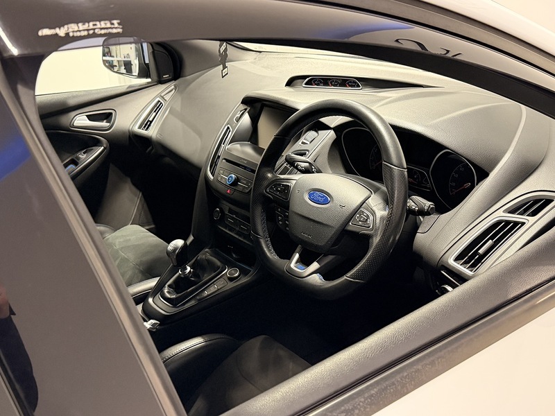 Ford Focus 2.3T EcoBoost RS Hatchback 5dr Petrol Manual AWD Euro 6 (s/s) (350 ps) - U222