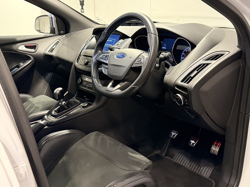 Ford Focus 2.3T EcoBoost RS Hatchback 5dr Petrol Manual AWD Euro 6 (s/s) (350 ps) - U222