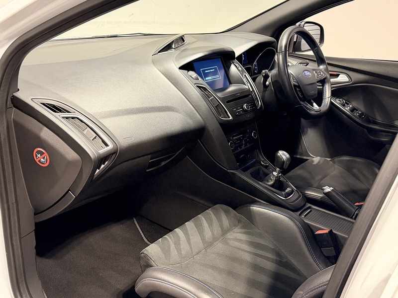 Ford Focus 2.3T EcoBoost RS Hatchback 5dr Petrol Manual AWD Euro 6 (s/s) (350 ps) - U222