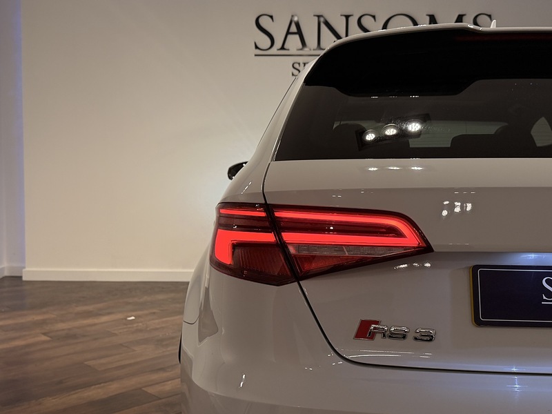 Audi RS3 2.5 TFSI Sportback 5dr Petrol S Tronic quattro Euro 6 (s/s) (400 ps) - U229