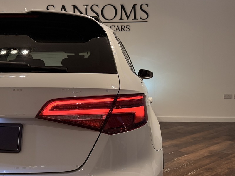 Audi RS3 2.5 TFSI Sportback 5dr Petrol S Tronic quattro Euro 6 (s/s) (400 ps) - U229