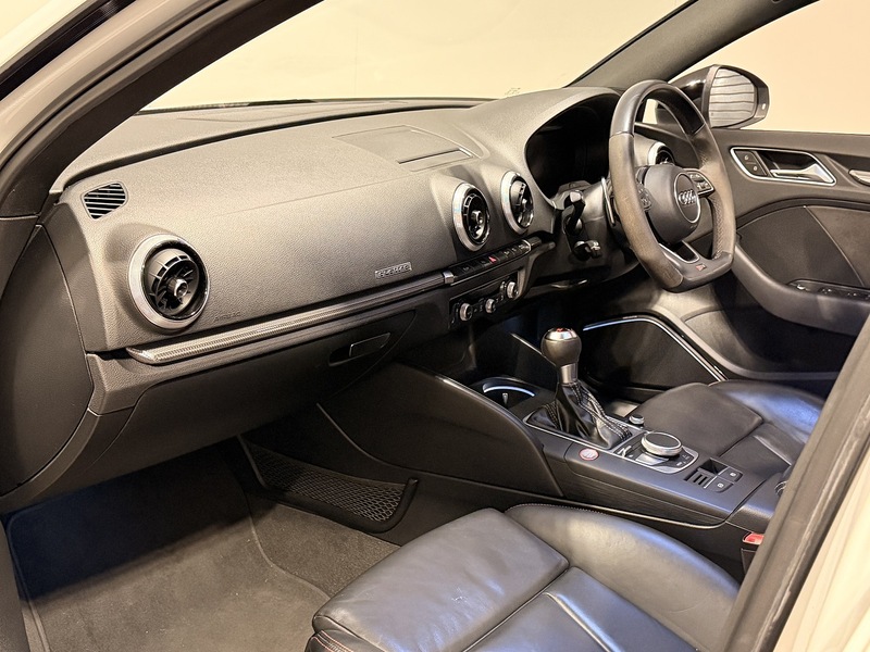 Audi RS3 2.5 TFSI Sportback 5dr Petrol S Tronic quattro Euro 6 (s/s) (400 ps) - U229