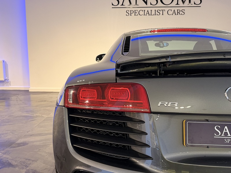 Audi R8 4.2 FSI V8 Coupe 2dr Petrol Manual quattro Euro 4 (420 ps) - U339