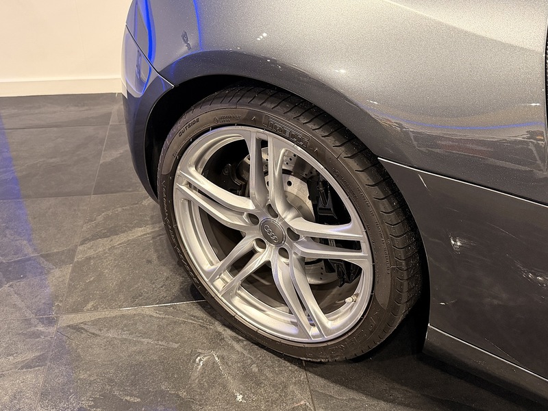 Audi R8 4.2 FSI V8 Coupe 2dr Petrol Manual quattro Euro 4 (420 ps) - U339