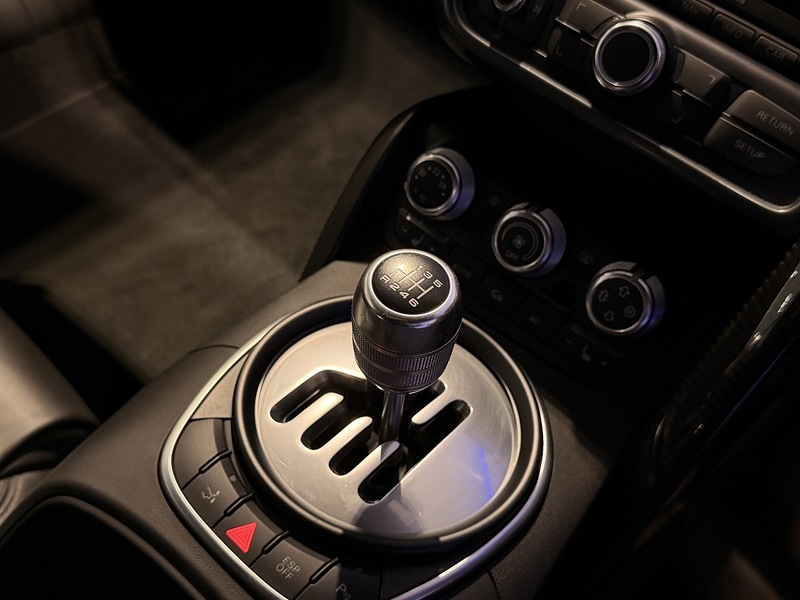 Audi R8 4.2 FSI V8 Coupe 2dr Petrol Manual quattro Euro 4 (420 ps) - U339