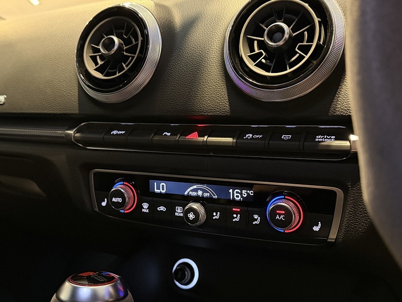 Audi RS3 2.5 TFSI Saloon 4dr Petrol S Tronic quattro Euro 6 (s/s) (400 ps) - U344