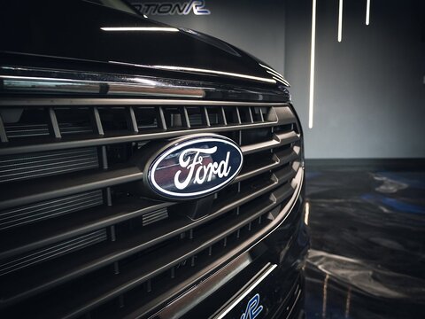 320 Limited P/V L2 H1 *MC EDITION* Panel Automatic Diesel