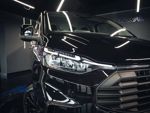 320 Limited P/V L2 H1 *MC EDITION* Panel Automatic Diesel